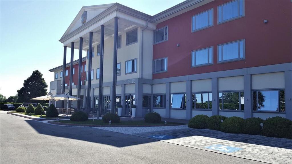 Hotel Poppi Мира Экстерьер фото