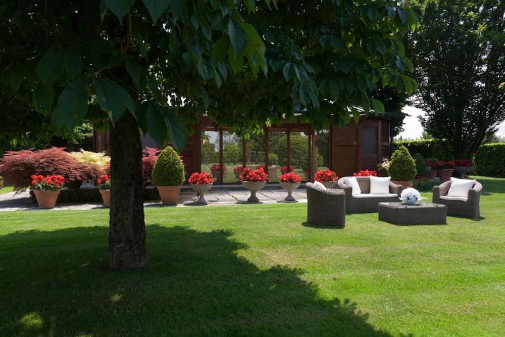 Hotel Poppi Мира Экстерьер фото