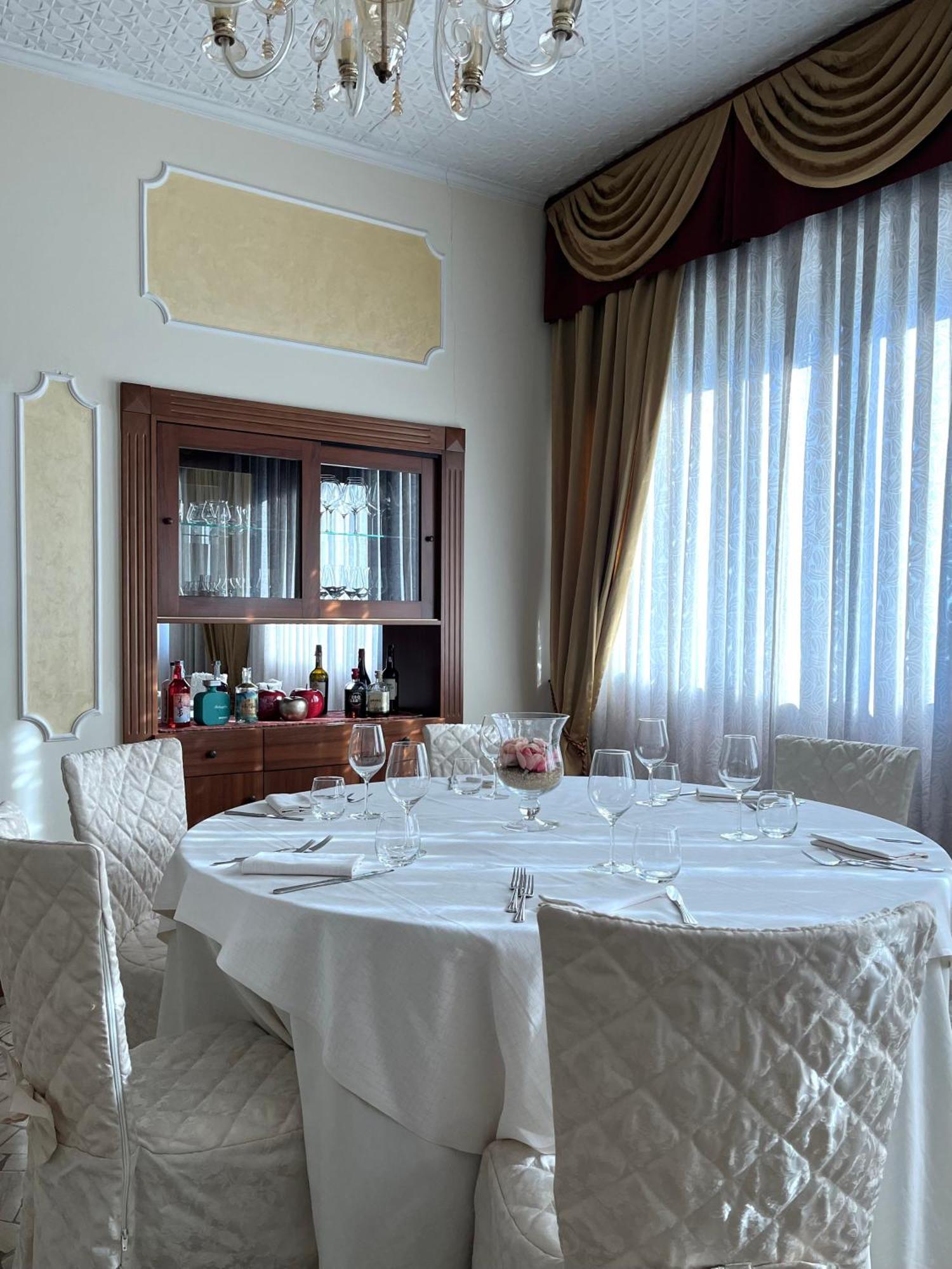 Hotel Poppi Мира Экстерьер фото