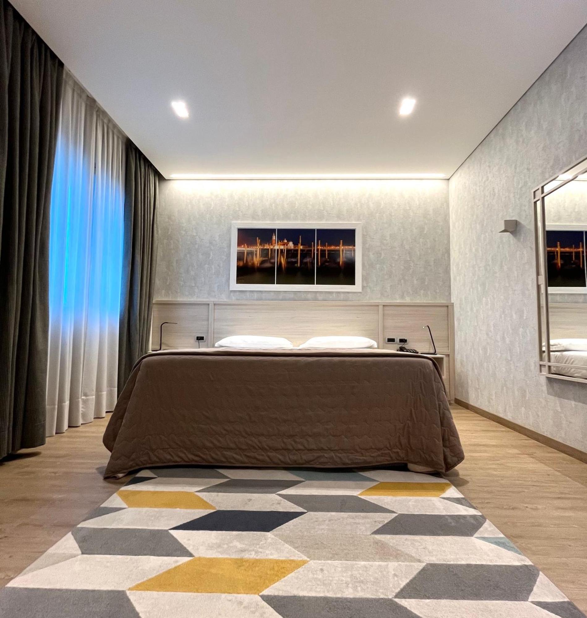 Hotel Poppi Мира Экстерьер фото
