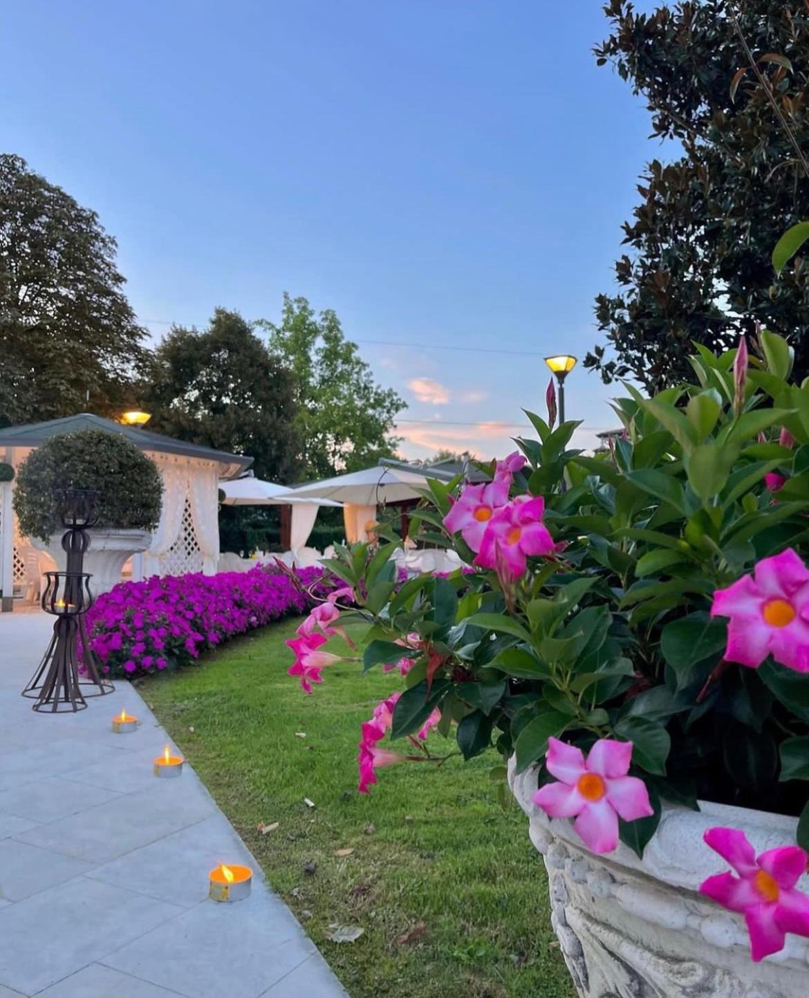 Hotel Poppi Мира Экстерьер фото