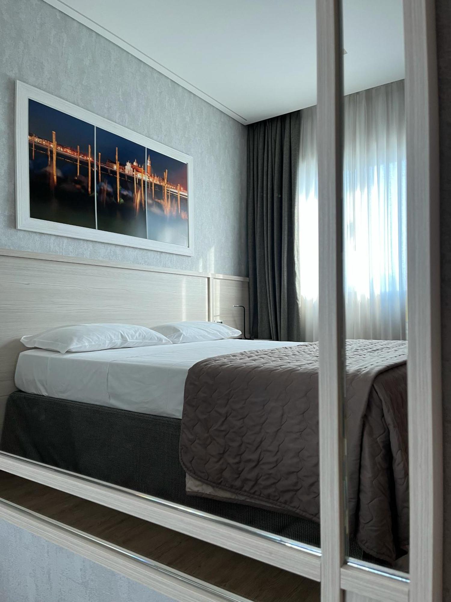 Hotel Poppi Мира Экстерьер фото